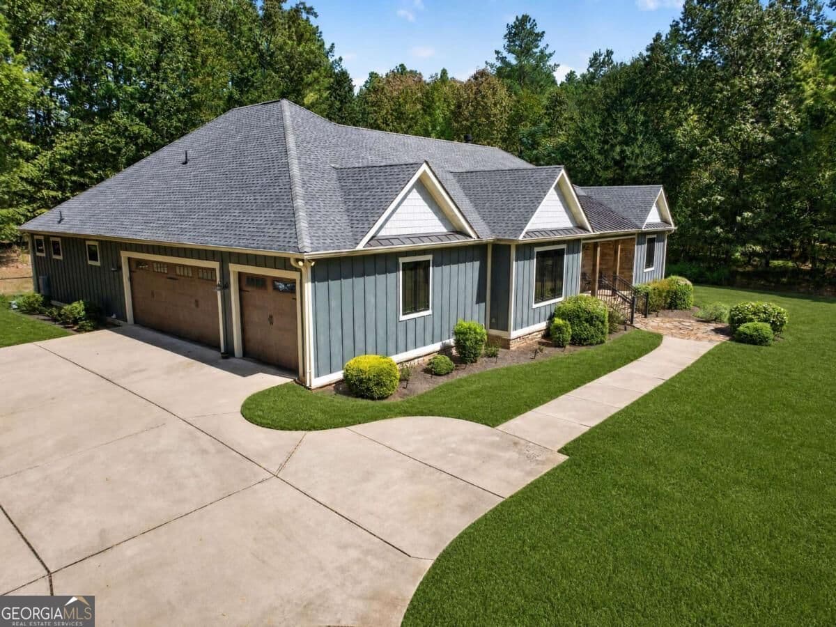 3 bedroom, 3 bathroom, 3,154 sq ft single family residence under contract at 151 Sinclair Circle, Eatonton, GA 31024 — photo 5