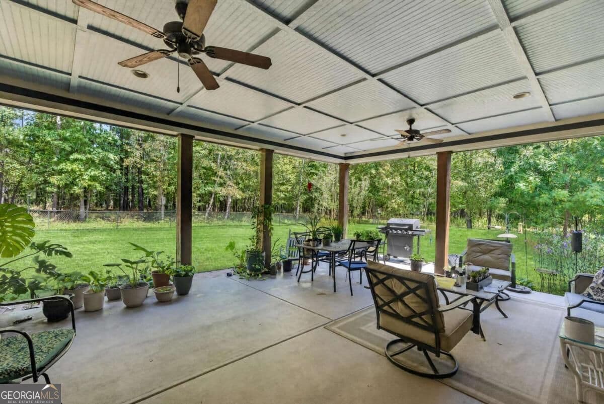 3 bedroom, 3 bathroom, 3,154 sq ft single family residence under contract at 151 Sinclair Circle, Eatonton, GA 31024 — photo 4