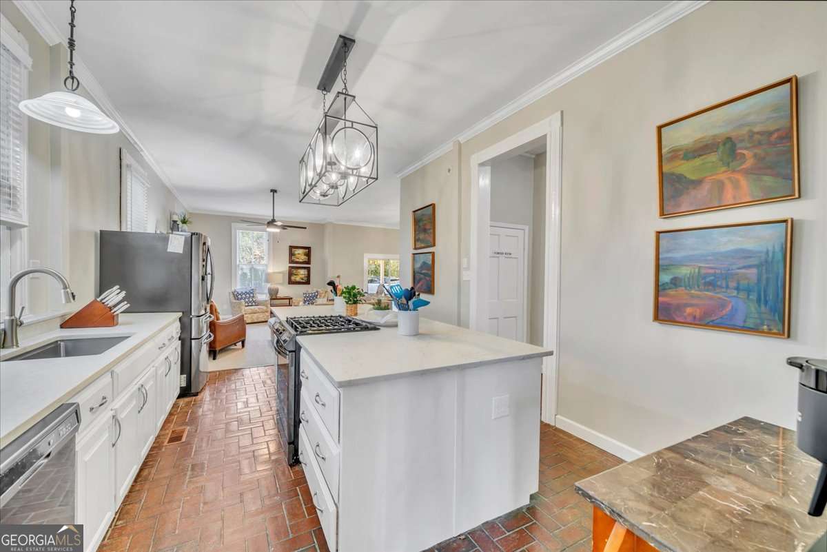 6 bedroom, 3.5 bathroom, 4,502 sq ft single family residence for sale at 522 S Lee Street, Americus, GA 31709 — photo 10