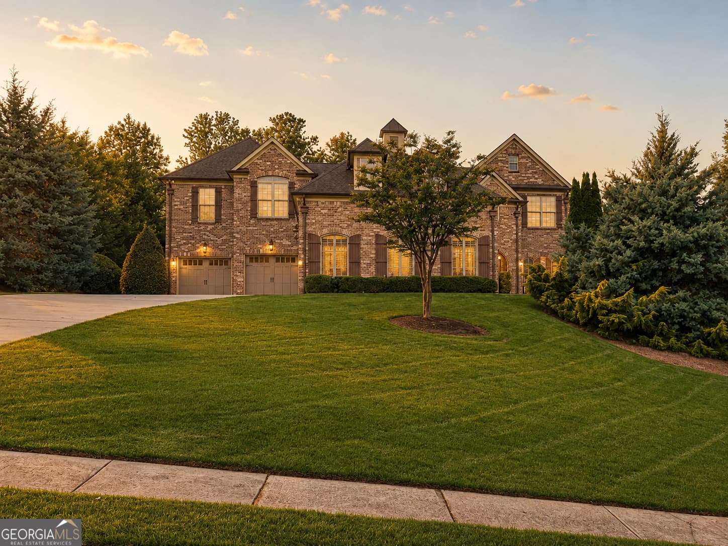 6 bedroom, 6.5 bathroom, 6,101 sq ft single family residence for sale at 6509 Snug Harbor Court, Flowery Branch, GA 30542 — photo 2