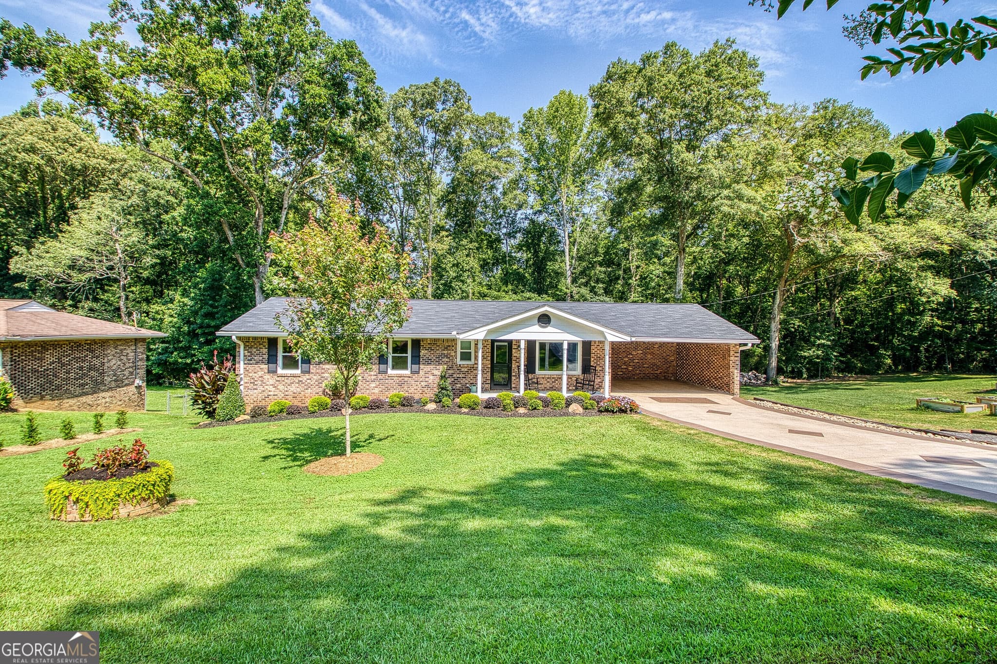3 bedroom, 2 bathroom, 1,580 sq ft single family residence for sale at 27 Lynhaven Drive, Newnan, GA 30263 — photo 2