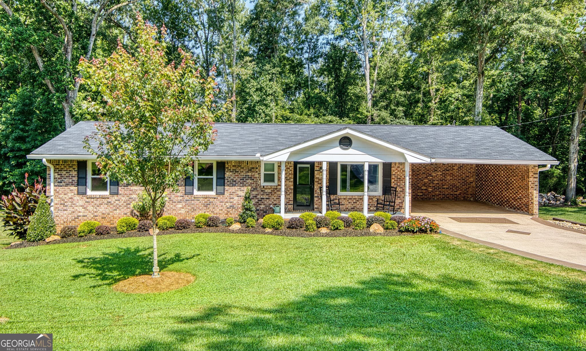 3 bedroom, 2 bathroom, 1,580 sq ft single family residence for sale at 27 Lynhaven Drive, Newnan, GA 30263 — photo 3