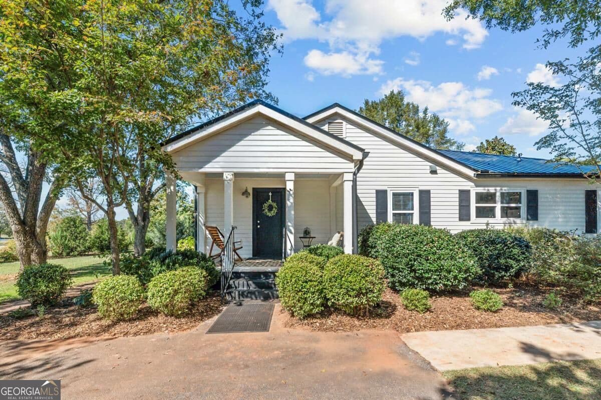 4 bedroom, 3 bathroom, 1,988 sq ft farm for sale at 3131 Greensboro Highway, Watkinsville, GA 30677 — photo 3