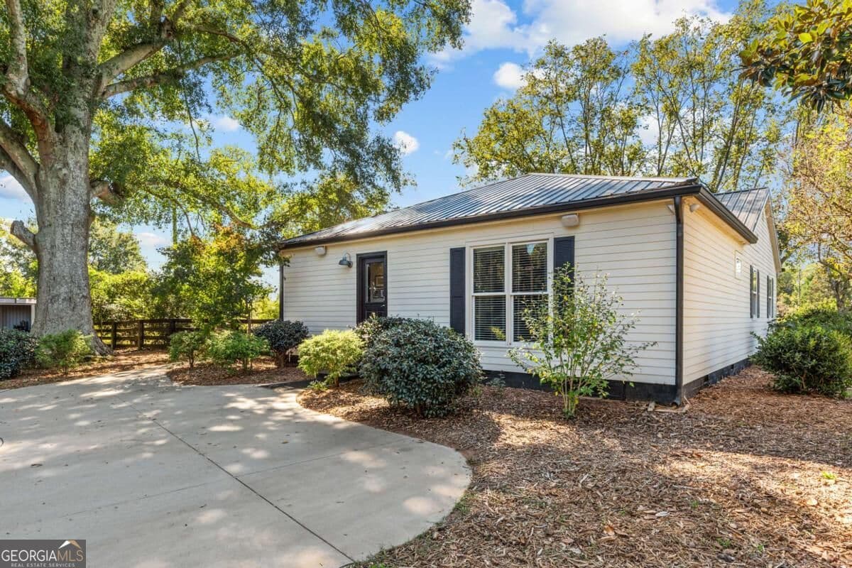 4 bedroom, 3 bathroom, 1,988 sq ft farm for sale at 3131 Greensboro Highway, Watkinsville, GA 30677 — photo 9
