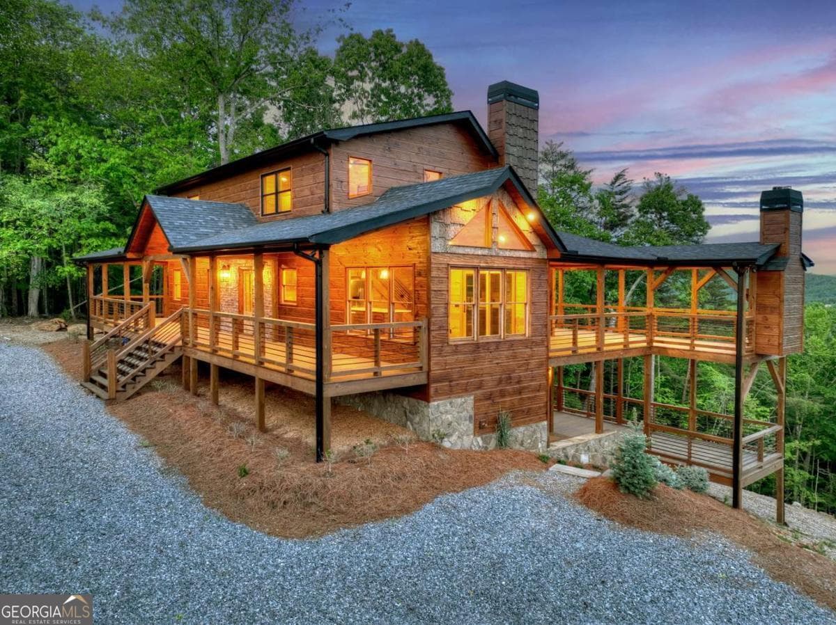 4 bedroom, 3.5 bathroom, 3,150 sq ft cabin,single family residence sold at 291 Pine Pass Circle, Mineral Bluff, GA 30559