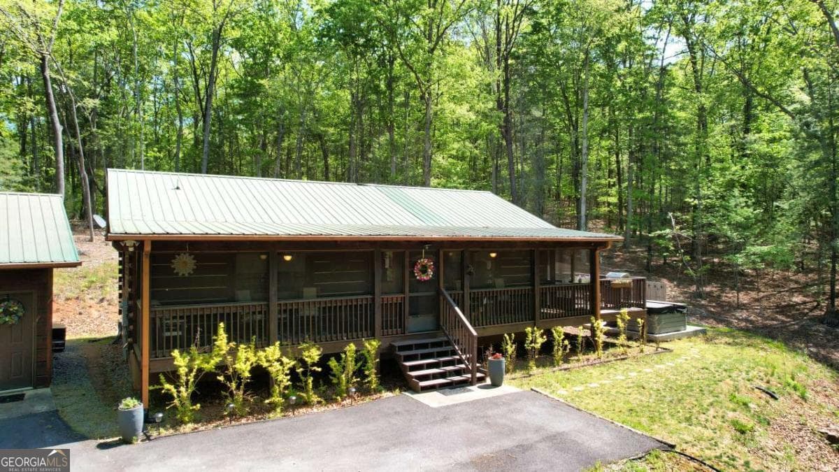 2 bedroom, 2 bathroom, 984 sq ft cabin,single family residence for sale at 210 Shade Tree Lane, Mineral Bluff, GA 30559 — photo 2