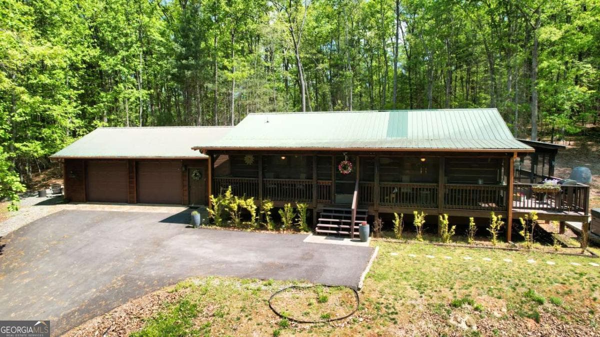 2 bedroom, 2 bathroom, 984 sq ft cabin,single family residence for sale at 210 Shade Tree Lane, Mineral Bluff, GA 30559 — photo 3