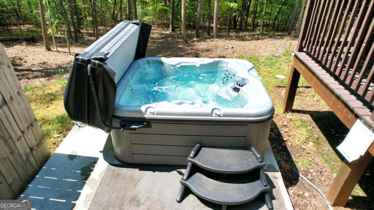 2 bedroom, 2 bathroom, 984 sq ft cabin,single family residence for sale at 210 Shade Tree Lane, Mineral Bluff, GA 30559 — photo 9