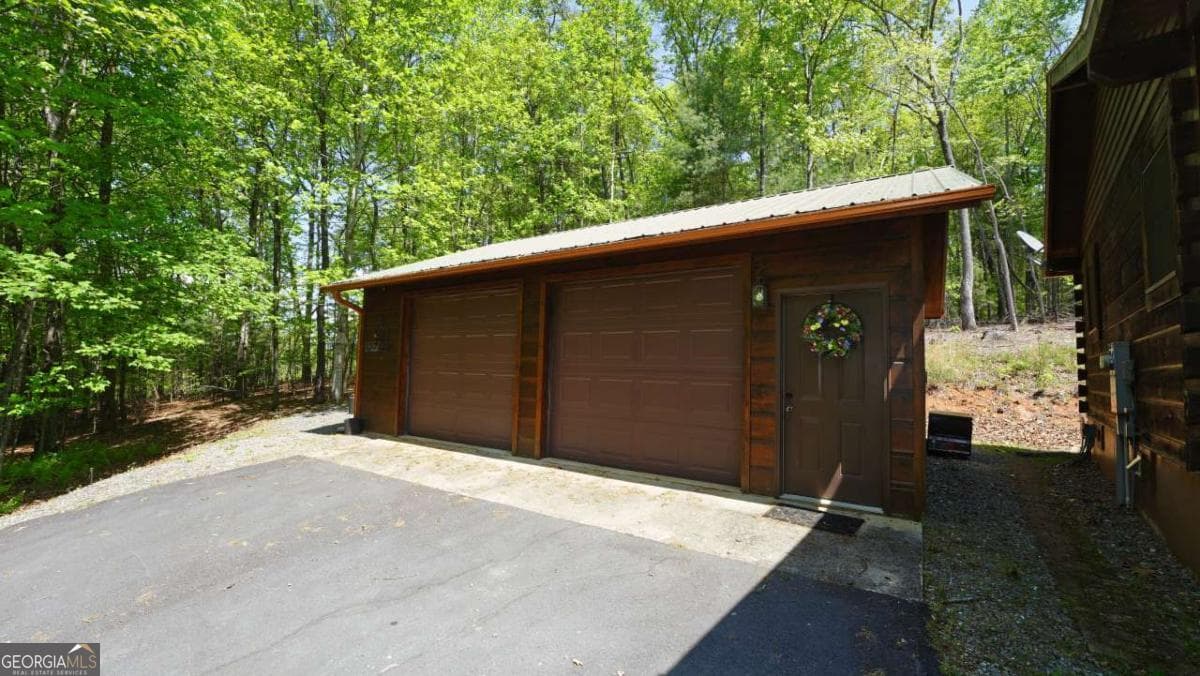 2 bedroom, 2 bathroom, 984 sq ft cabin,single family residence for sale at 210 Shade Tree Lane, Mineral Bluff, GA 30559 — photo 10