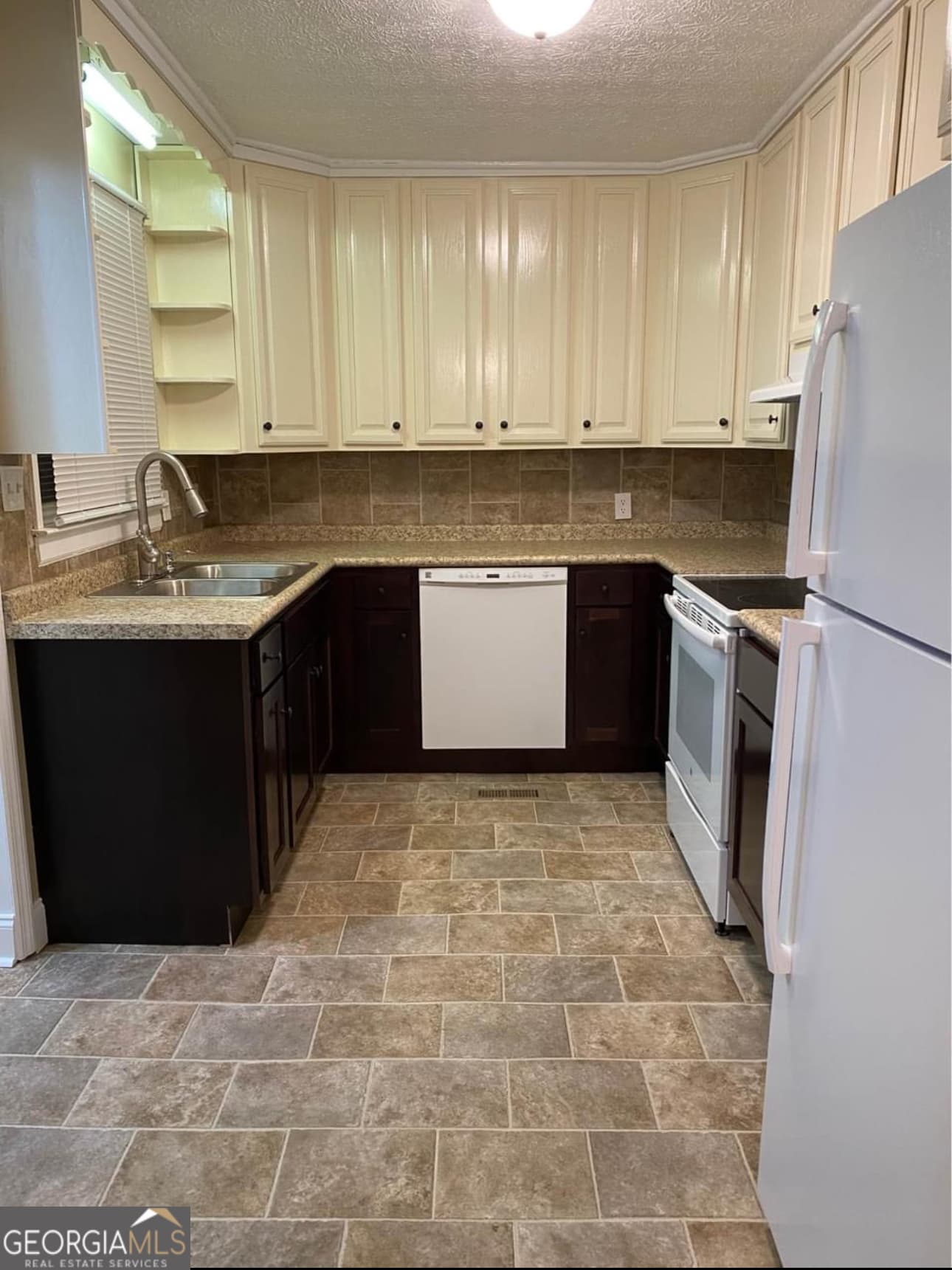 3 bedroom, 1 bathroom, 1,040 sq ft single family residence for sale at 103 Jones Place, Warner Robins, GA 31088 — photo 5