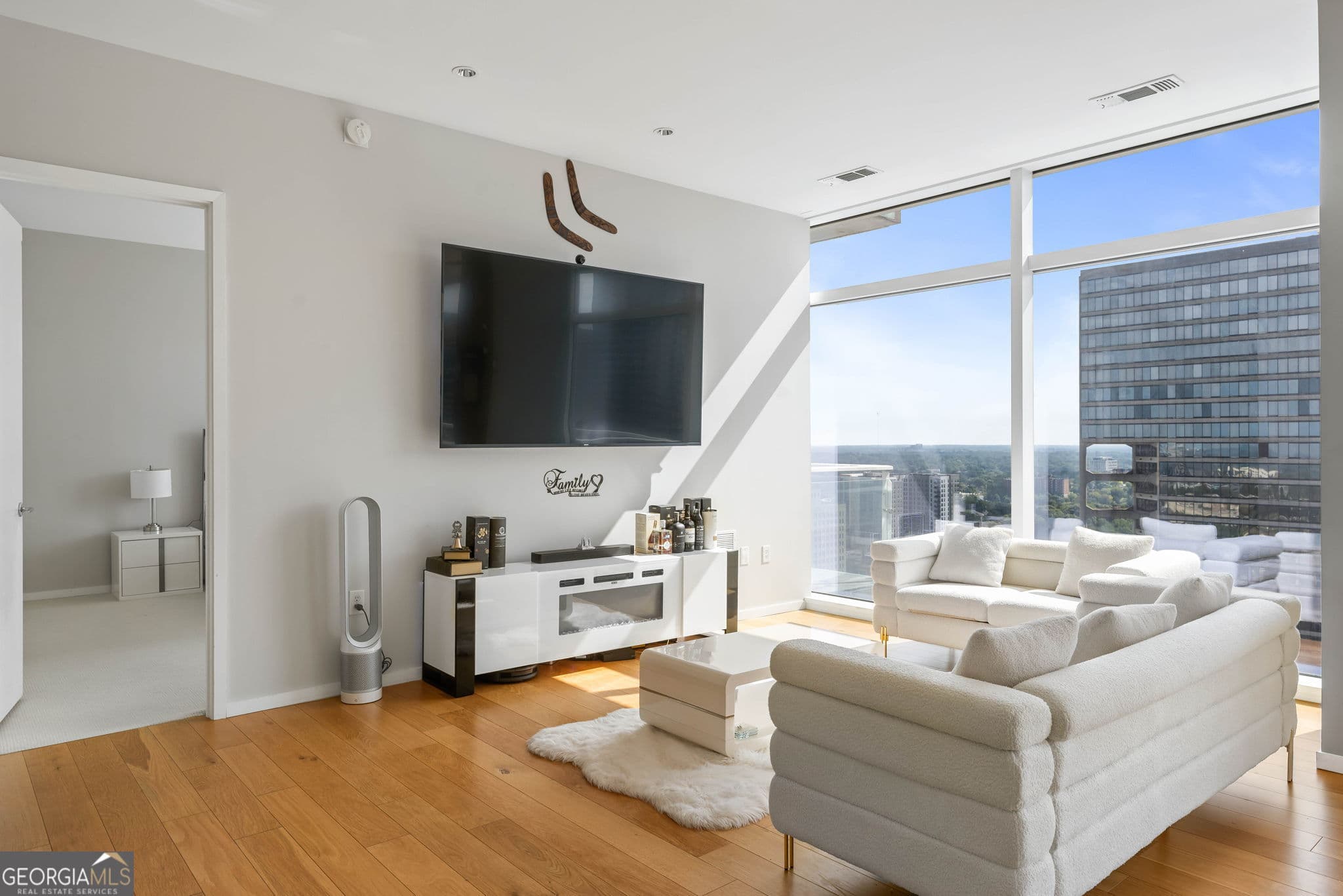 2 bedroom, 2.5 bathroom, 1,774 sq ft condominium for sale at 45 Ivan Allen Jr Boulevard 2501, Atlanta, GA 30308 — photo 6
