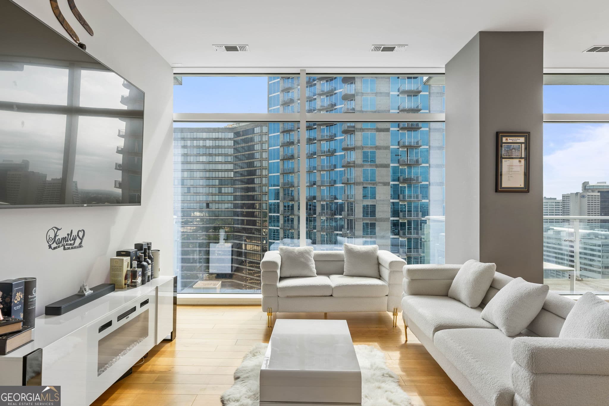 2 bedroom, 2.5 bathroom, 1,774 sq ft condominium for sale at 45 Ivan Allen Jr Boulevard 2501, Atlanta, GA 30308 — photo 5