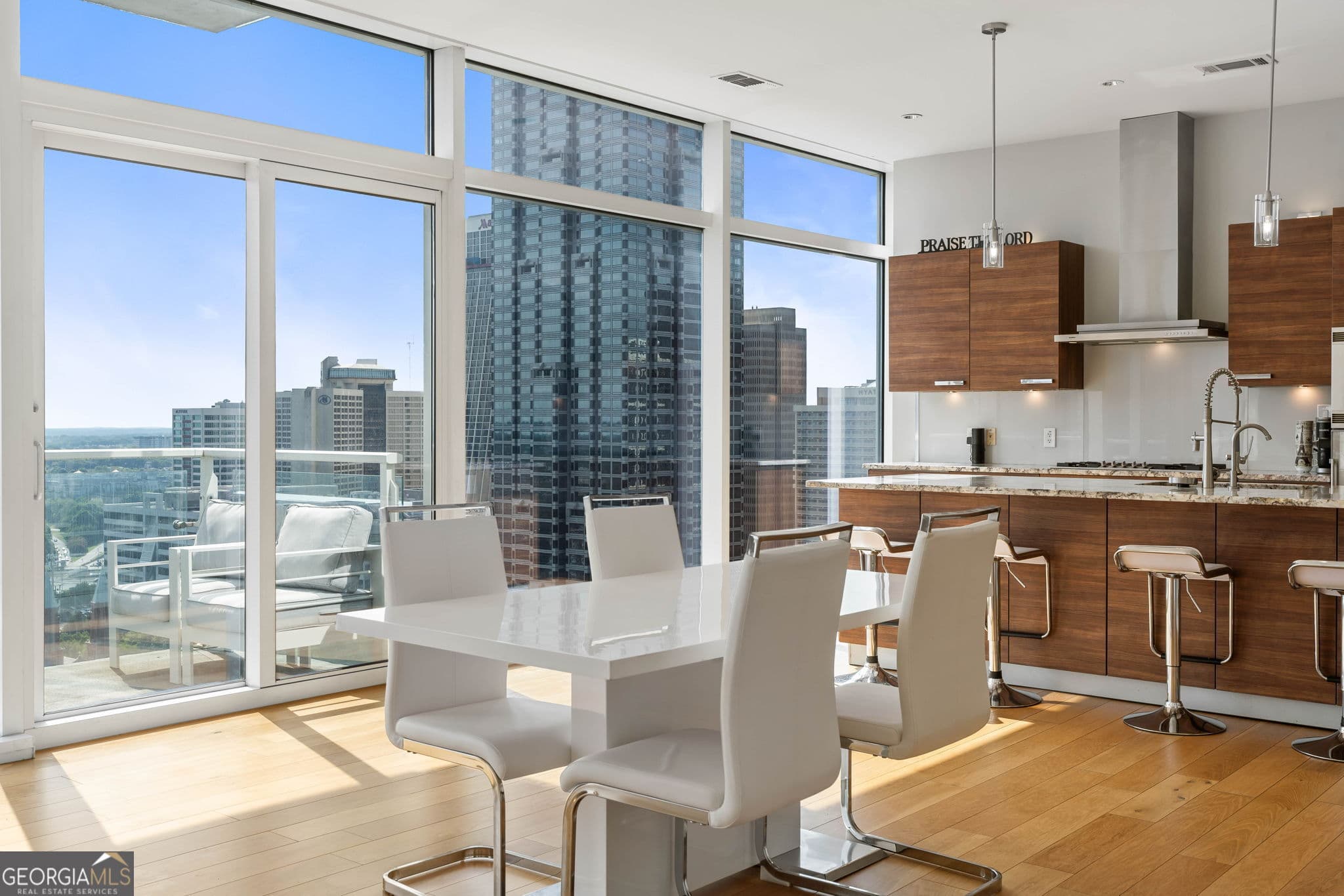 2 bedroom, 2.5 bathroom, 1,774 sq ft condominium for sale at 45 Ivan Allen Jr Boulevard 2501, Atlanta, GA 30308 — photo 9