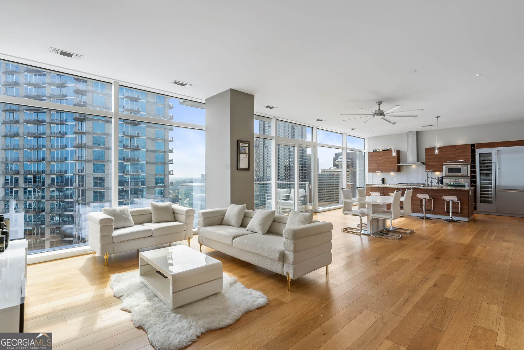 2 bedroom, 2.5 bathroom, 1,774 sq ft condominium for sale at 45 Ivan Allen Jr Boulevard 2501, Atlanta, GA 30308 — photo 4