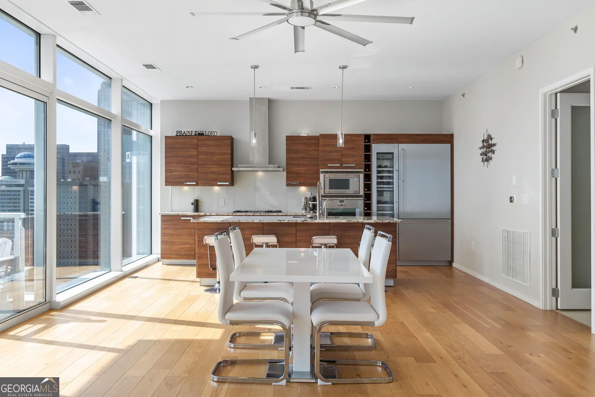 2 bedroom, 2.5 bathroom, 1,774 sq ft condominium for sale at 45 Ivan Allen Jr Boulevard 2501, Atlanta, GA 30308 — photo 8
