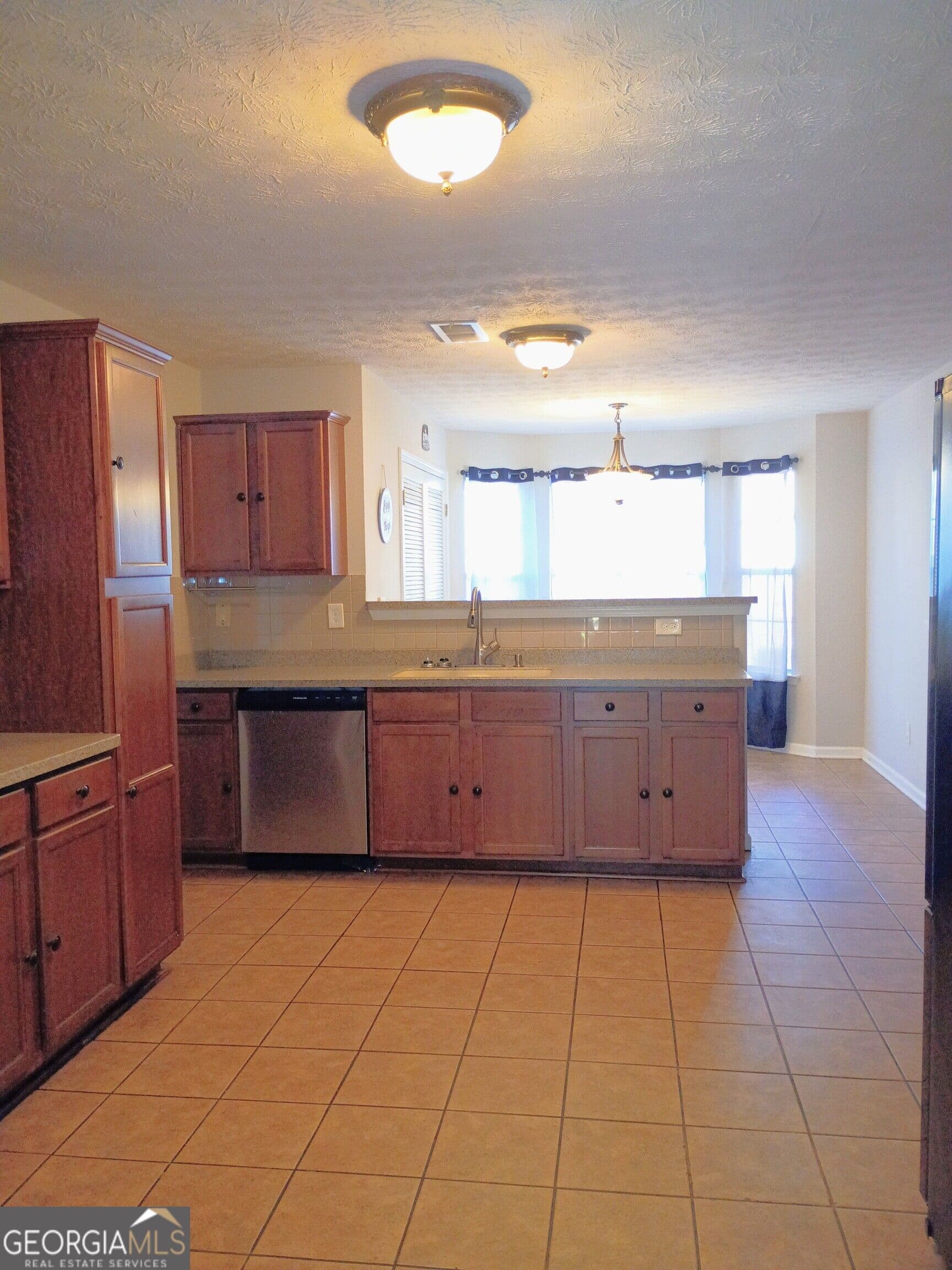 4 bedroom, 2.5 bathroom, 2,650 sq ft single family residence for rent at 295 Vaness Drive, Mcdonough, GA 30253 for $2,400 a month — photo 5