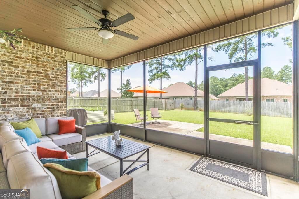 4 bedroom, 3 bathroom, 2,400 sq ft single family residence for sale at 104 Gracetree Way, Kathleen, GA 31047 — photo 2