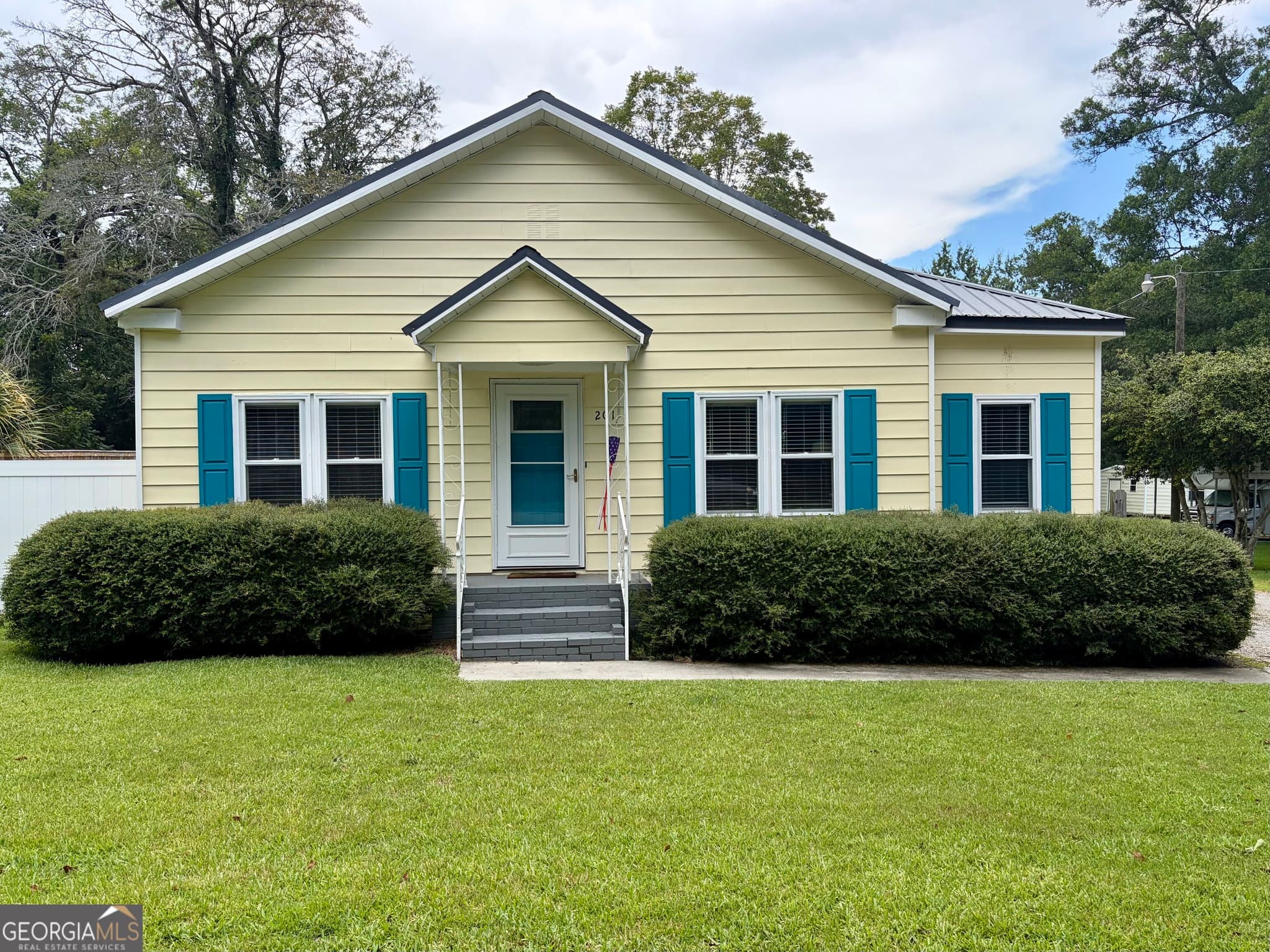 2 bedroom, 2 bathroom, 1,475 sq ft single family residence sold at 201 Georgia Avenue, Sylvania, GA 30467