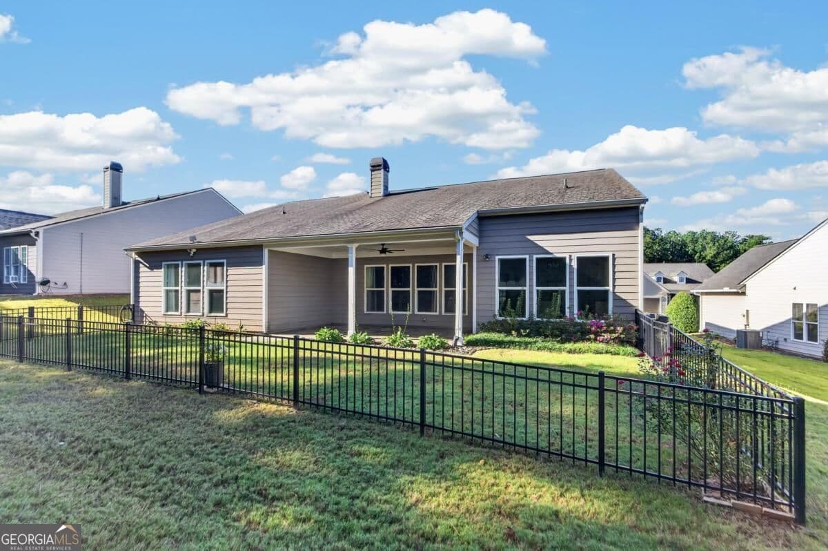 3 bedroom, 3 bathroom, 2,436 sq ft single family residence for sale at 1071 Dockside Place, Greensboro, GA 30642 — photo 2