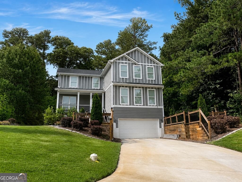 4 bedroom, 2 bathroom, 3,322 sq ft single family residence for sale at 655 Transit Circle, Atlanta, GA 30349 — photo 4