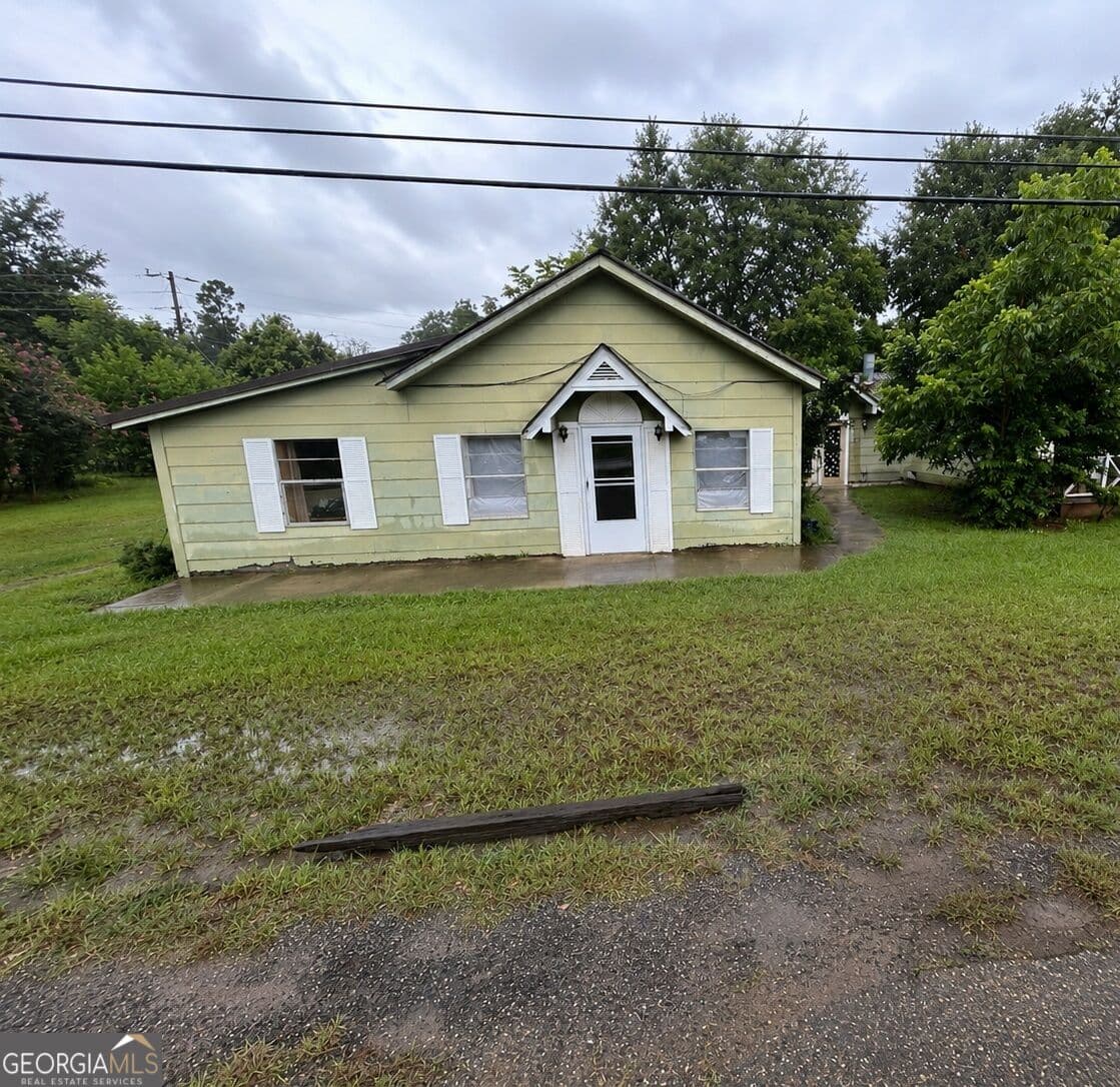 5 bedroom, 2 bathroom, 2,429 sq ft single family residence for sale at 990 S Main Street, Blakely, GA 39823 — photo 1 of 9
