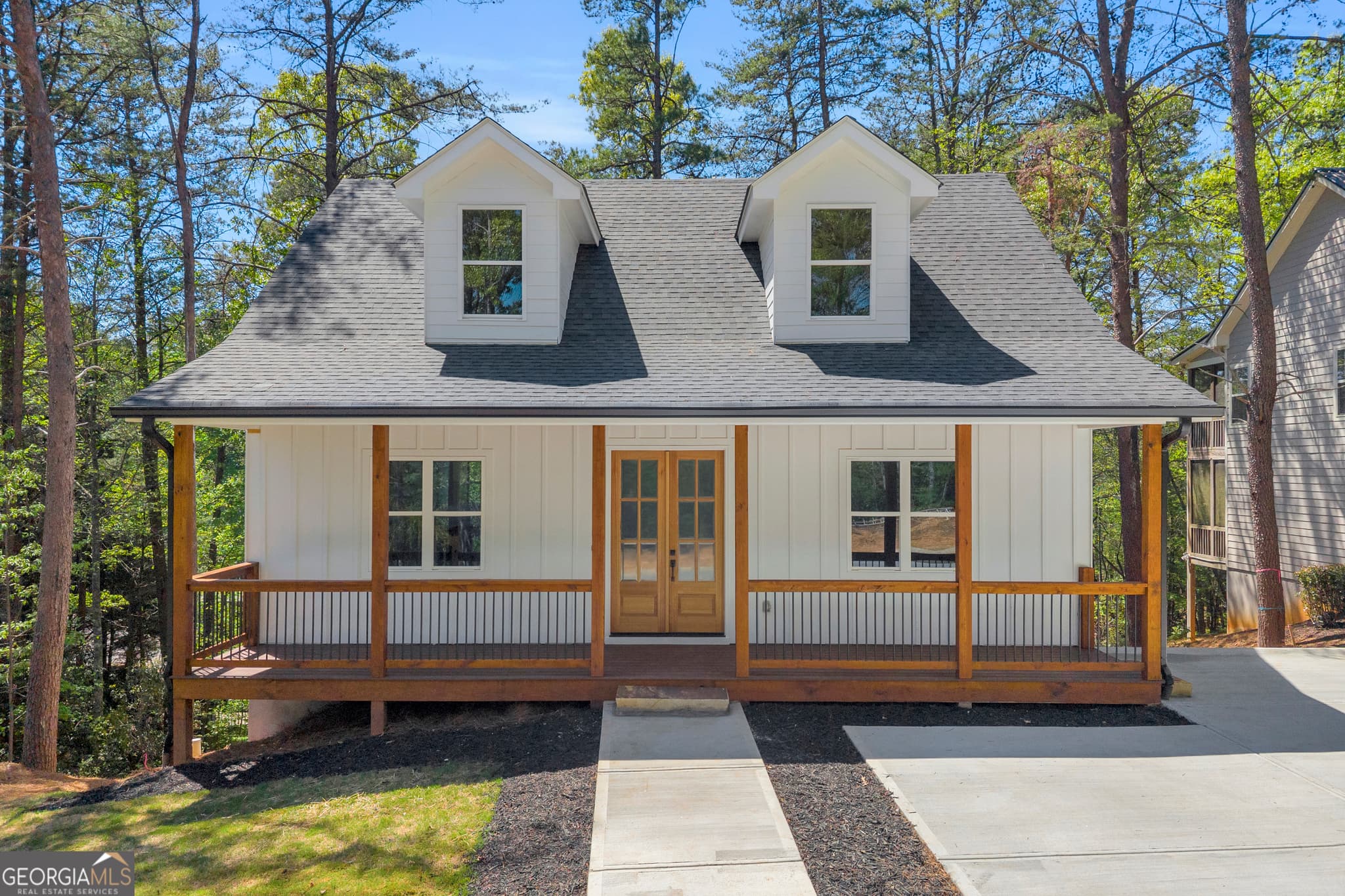 3 bedroom, 3 bathroom, 1,800 sq ft cabin,single family residence sold at 333 Rosen Strasse, Helen, GA 30545