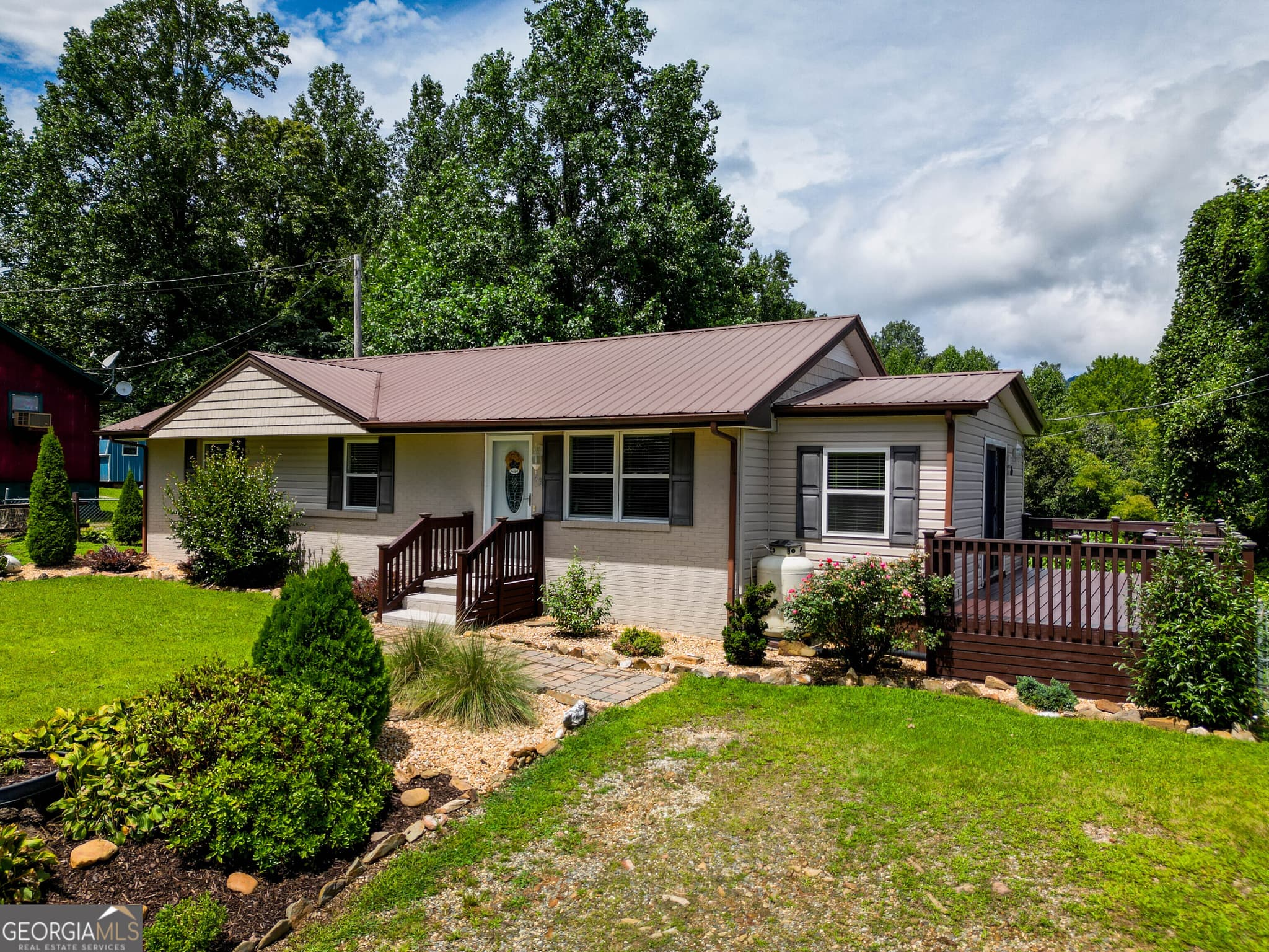 3 bedroom, 2 bathroom single family residence sold at 43 Norwell Street, Murphy, NC 28906