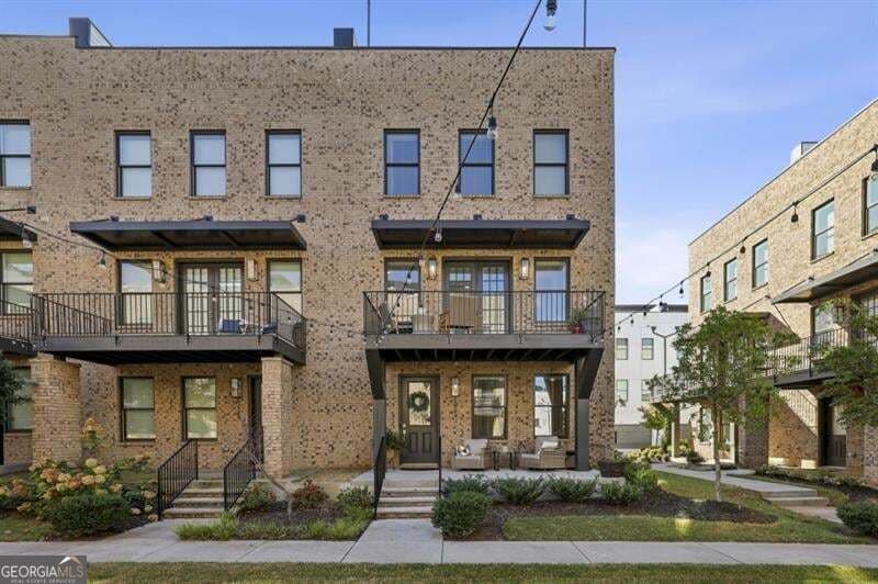 3 bedroom, 3.5 bathroom, 2,294 sq ft townhouse for sale at 1024 Robert Smalls Way, Atlanta, GA 30318 — photo 8
