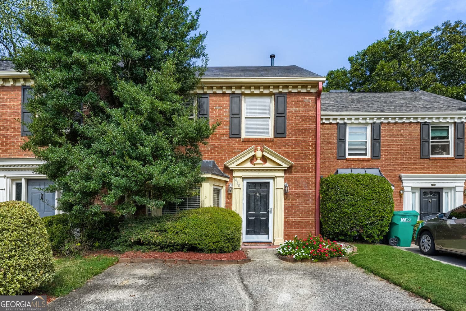 2 bedroom, 2.5 bathroom, 1,536 sq ft townhouse for rent at 410 Forestgate Court, Sandy Springs, GA 30350 for $2,000 a month — photo 1 of 18