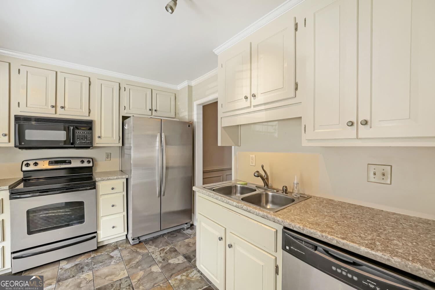 2 bedroom, 2.5 bathroom, 1,536 sq ft townhouse for rent at 410 Forestgate Court, Sandy Springs, GA 30350 for $2,000 a month — photo 5