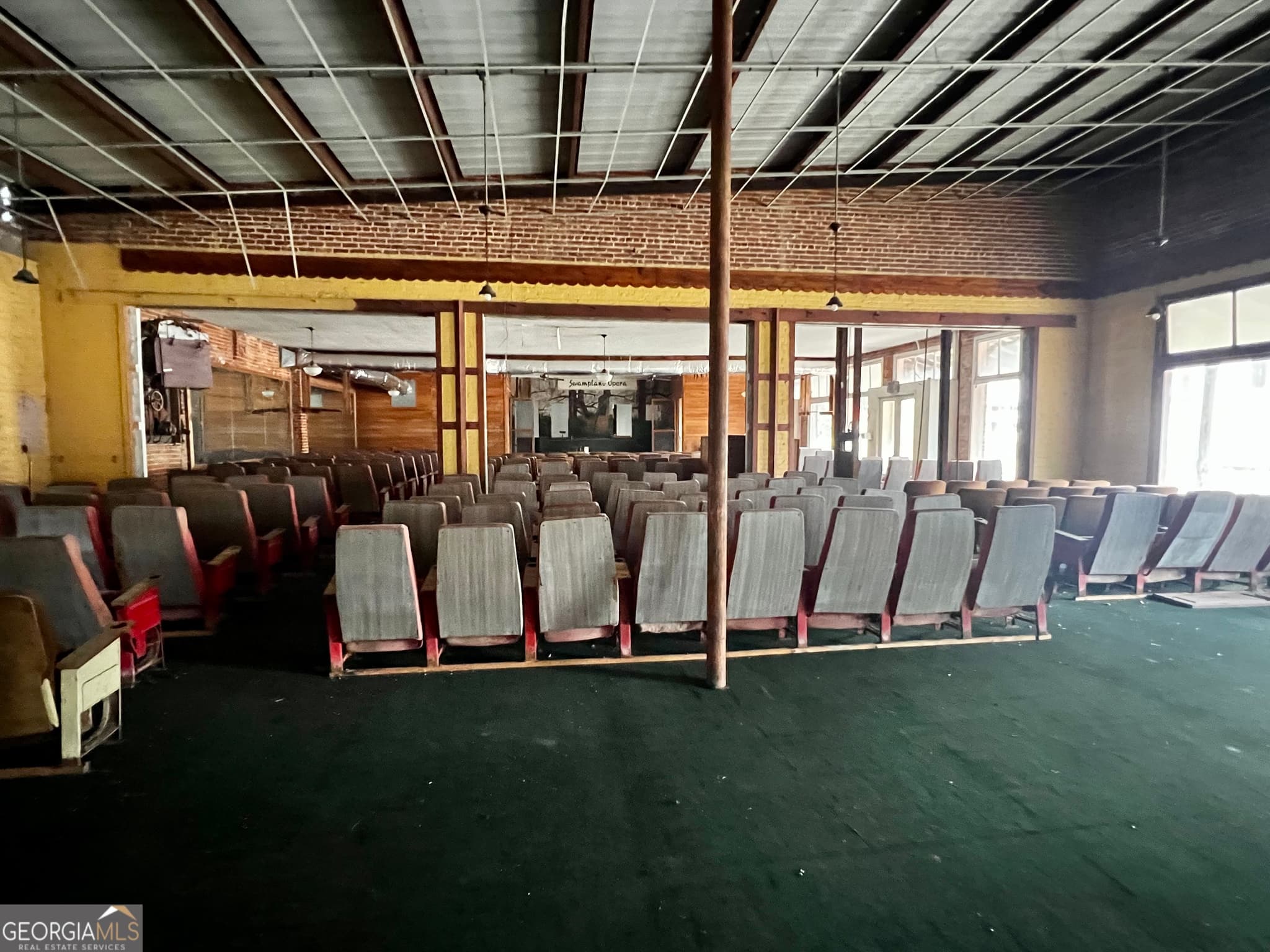 1 bedroom, 2 bathroom, 8,500 sq ft mixed use for sale at 140 Montgomery Street, Toomsboro, GA 31090 — photo 2