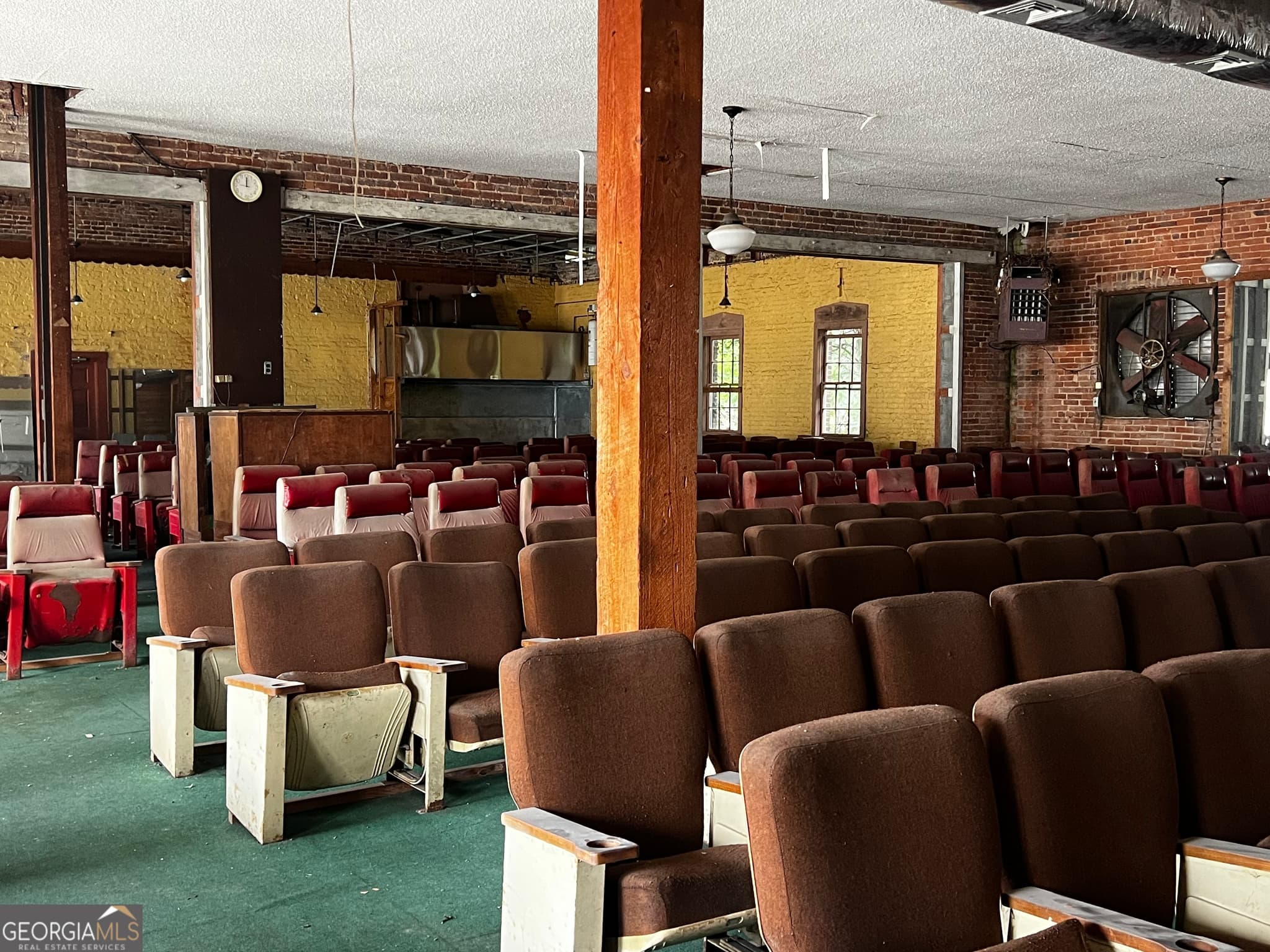 1 bedroom, 2 bathroom, 8,500 sq ft mixed use for sale at 140 Montgomery Street, Toomsboro, GA 31090 — photo 3