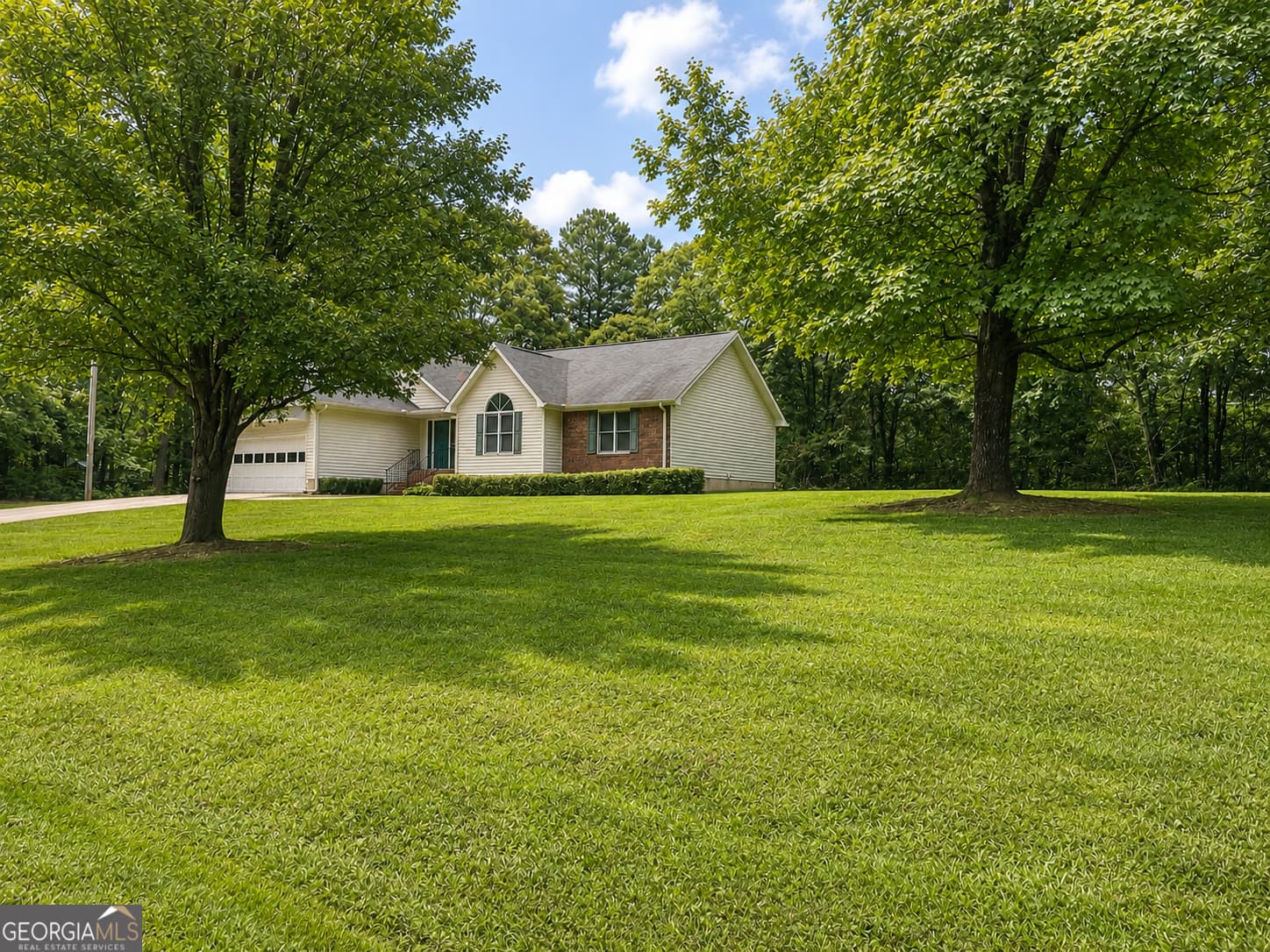 3 bedroom, 2 bathroom, 1,861 sq ft single family residence for sale at 170 Thistledown Place, Mount Airy, GA 30563 — photo 2
