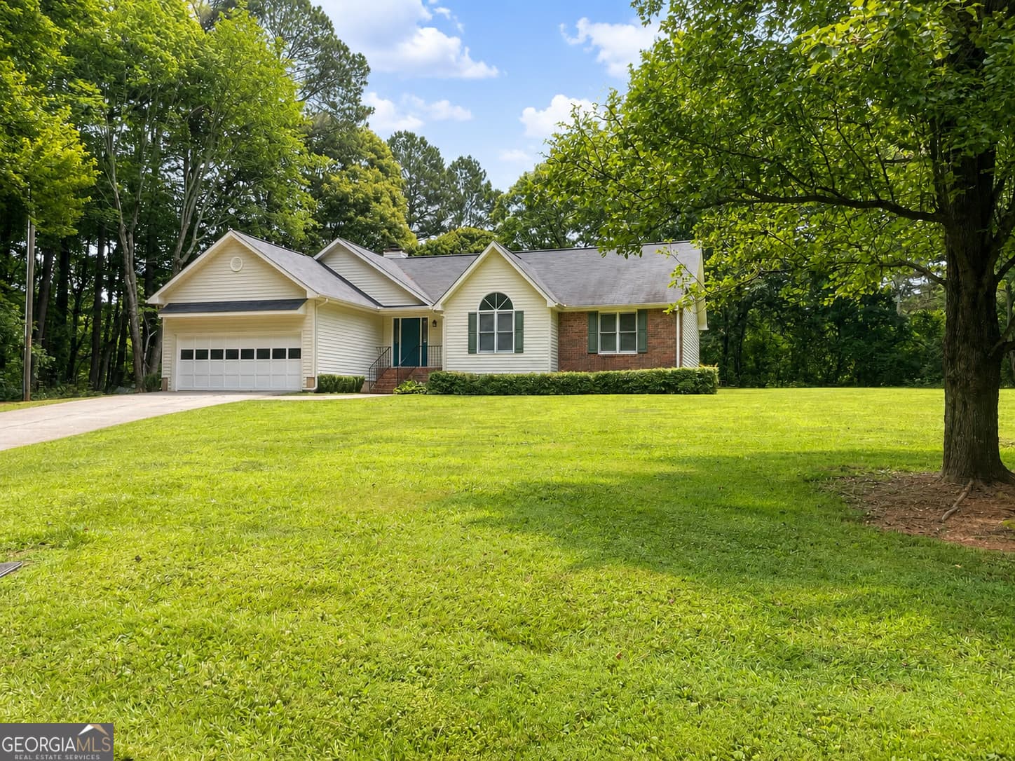 3 bedroom, 2 bathroom, 1,861 sq ft single family residence for sale at 170 Thistledown Place, Mount Airy, GA 30563 — photo 3