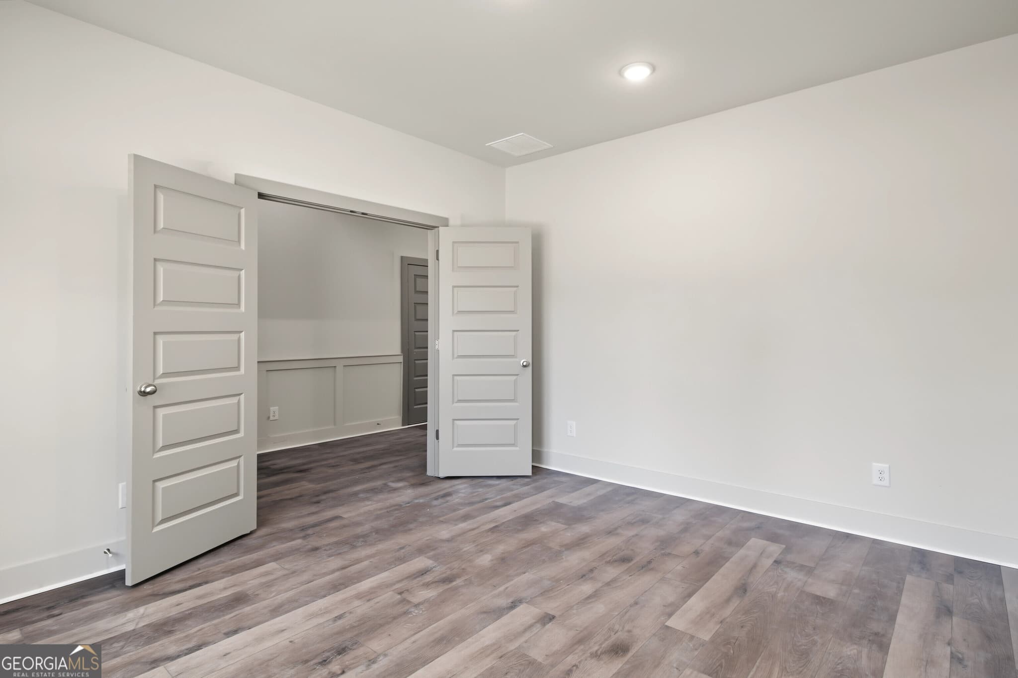5 bedroom, 3 bathroom, 2,889 sq ft single family residence for sale at 3101 Kentmere Way, Lawrenceville, GA 30044 — photo 6