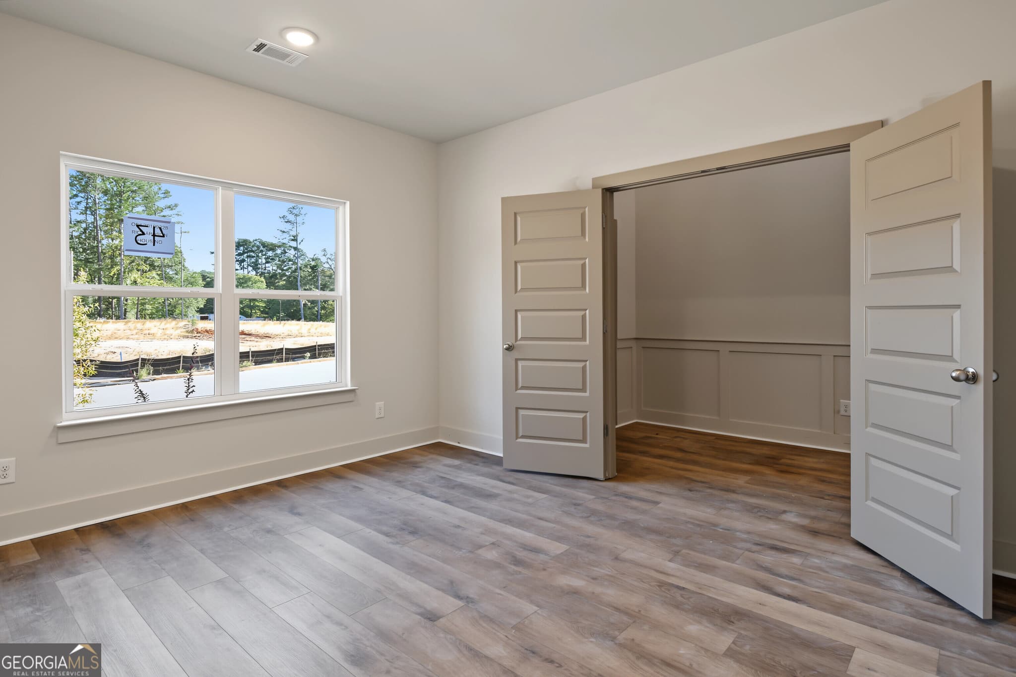 5 bedroom, 3 bathroom, 2,889 sq ft single family residence for sale at 3101 Kentmere Way, Lawrenceville, GA 30044 — photo 5