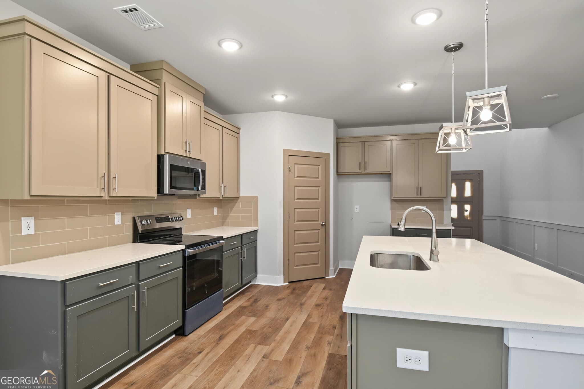 5 bedroom, 3 bathroom, 2,889 sq ft single family residence for sale at 3101 Kentmere Way, Lawrenceville, GA 30044 — photo 8