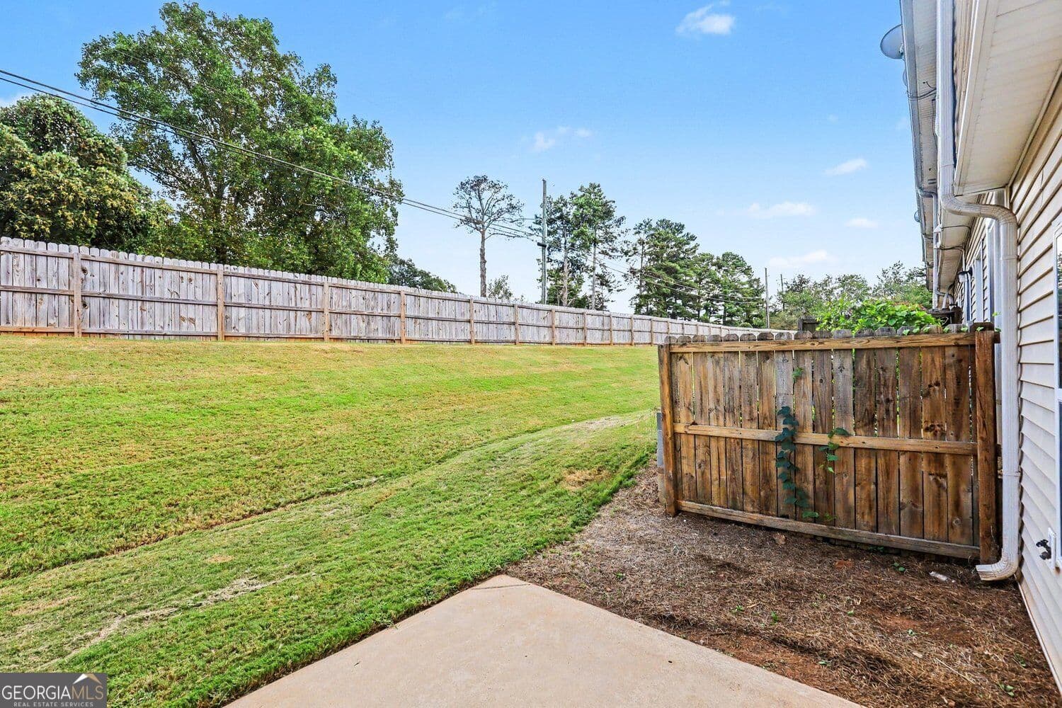 3 bedroom, 2.5 bathroom, 1,348 sq ft townhouse for sale at 6404 Ellenwood Drive, Rex, GA 30273 — photo 5