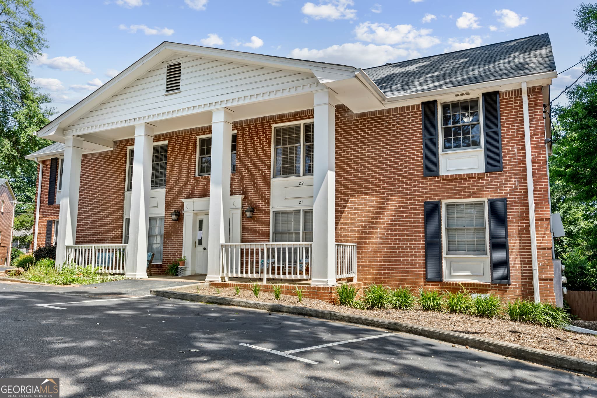 2 bedroom, 1 bathroom, 850 sq ft condominium for sale at 135 Hill Street 22, Decatur, GA 30030 — photo 3