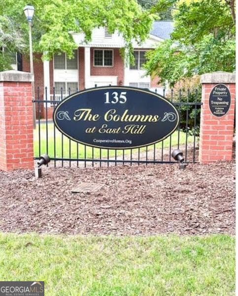 2 bedroom, 1 bathroom, 850 sq ft condominium for sale at 135 Hill Street 22, Decatur, GA 30030
