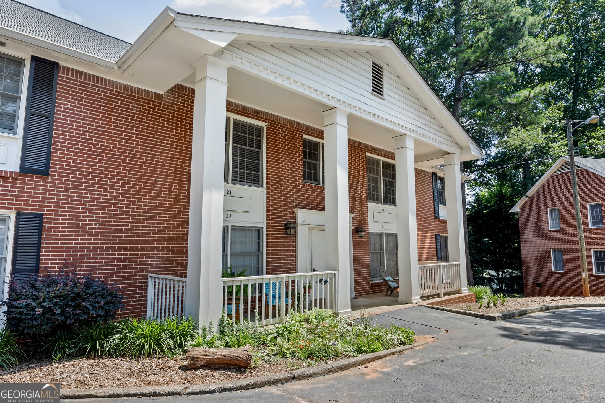 2 bedroom, 1 bathroom, 850 sq ft condominium for sale at 135 Hill Street 22, Decatur, GA 30030 — photo 4