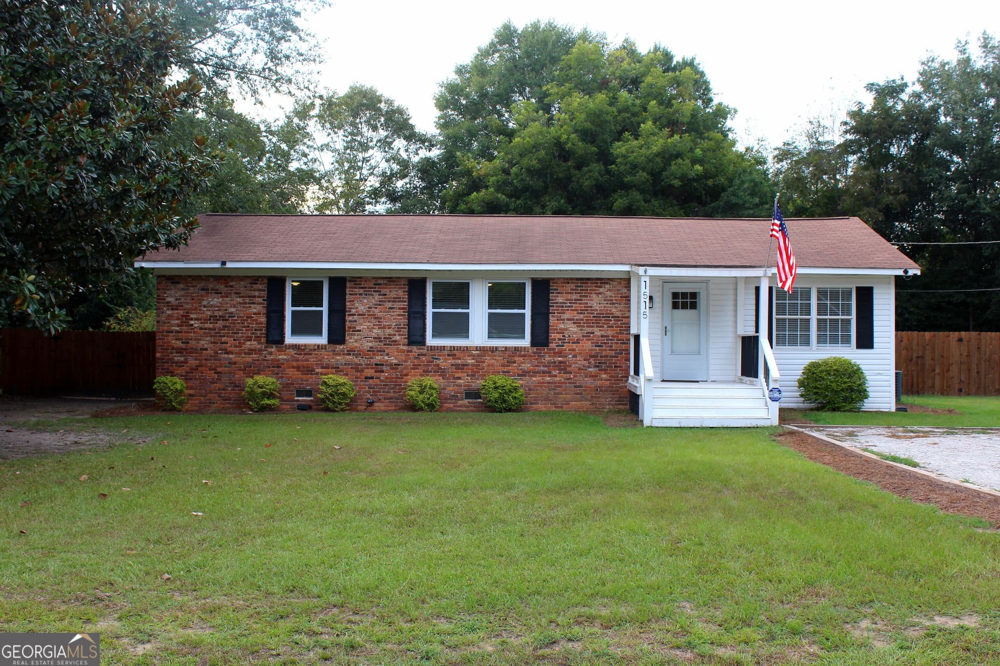3 bedroom, 2 bathroom, 1,307 sq ft single family residence for sale at 1515 Rockdale Drive, Dublin, GA 31021 — photo 2