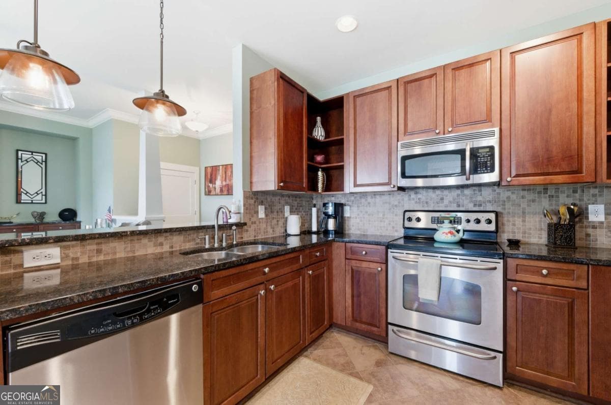 3 bedroom, 2 bathroom, 1,754 sq ft condominium for sale at 117 S Bay Road 402, Eatonton, GA 31024 — photo 3