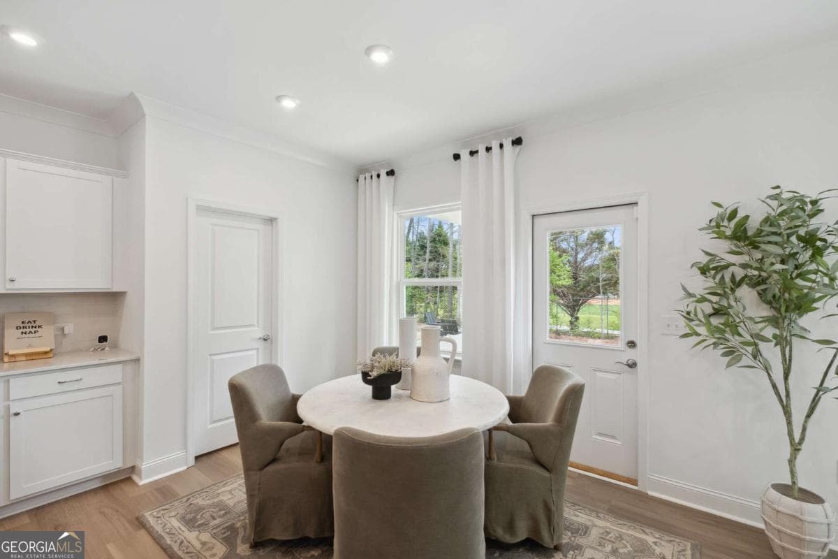 5 bedroom, 3 bathroom, 3,620 sq ft single family residence for sale at 202 Henry Place, Cartersville, GA 30120 — photo 4