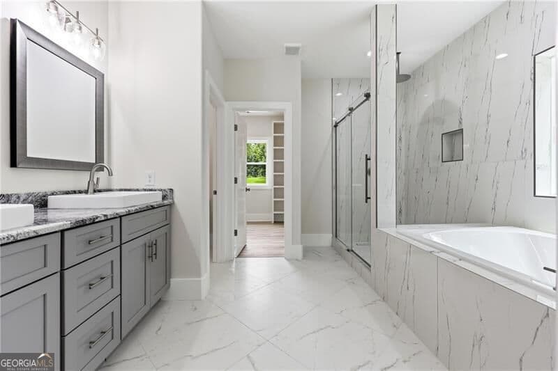 5 bedroom, 2.5 bathroom, 2,640 sq ft single family residence for sale at 5851 Canterbury Way, Clermont, GA 30527 — photo 7