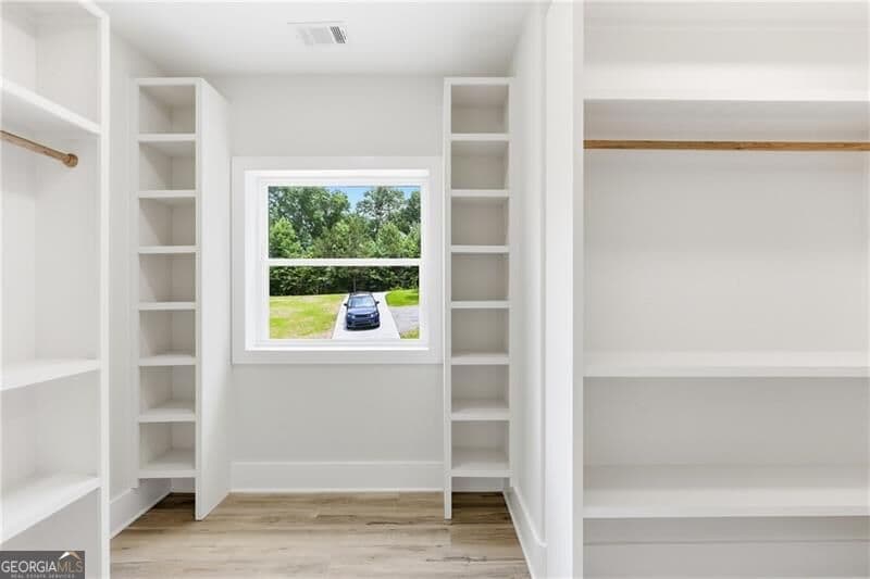 5 bedroom, 2.5 bathroom, 2,640 sq ft single family residence for sale at 5851 Canterbury Way, Clermont, GA 30527 — photo 8