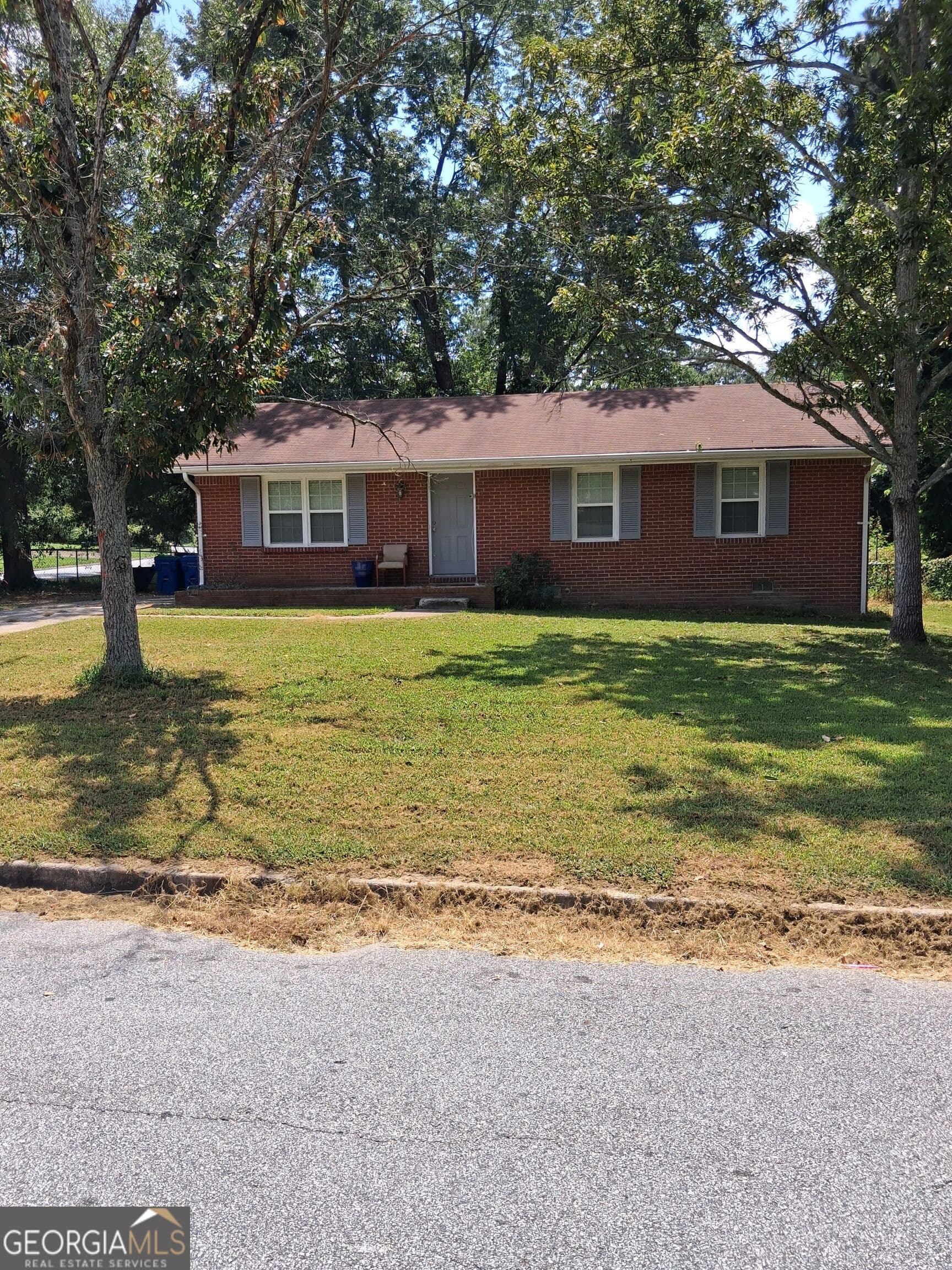 3 bedroom, 1 bathroom, 1,100 sq ft single family residence for sale at 2840 Carriage Lane, South Fulton, GA 30349 — photo 1 of 24