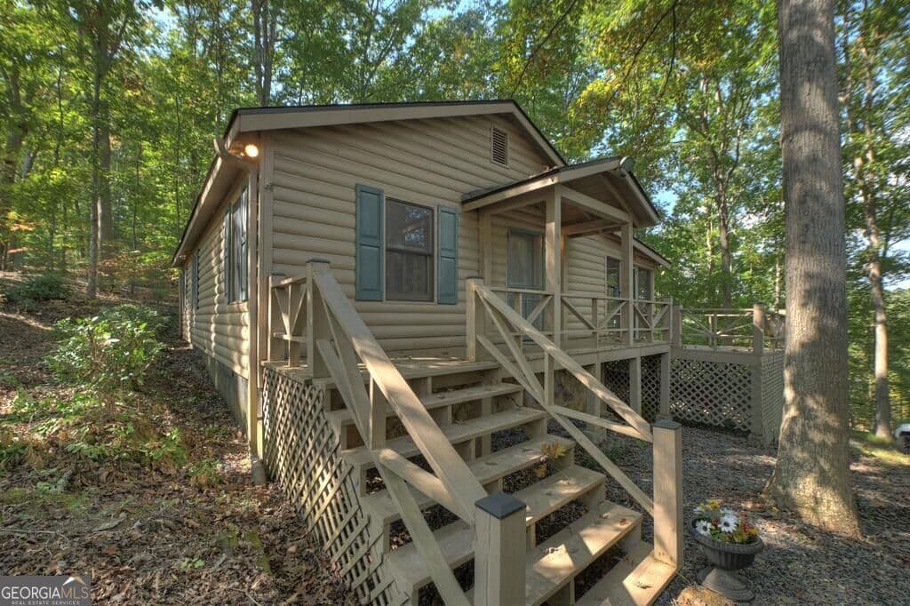 3 bedroom, 2 bathroom, 960 sq ft cabin,single family residence for sale at 5 Tanglewood Lane, Blue Ridge, GA 30513 — photo 2