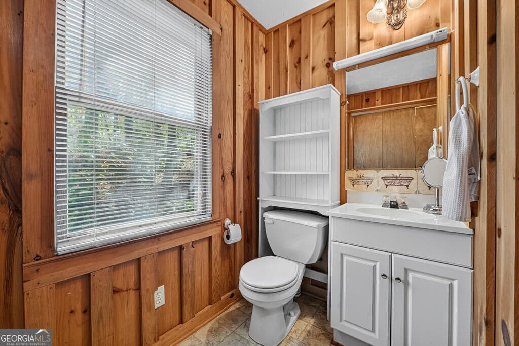 3 bedroom, 2 bathroom, 960 sq ft cabin,single family residence for sale at 5 Tanglewood Lane, Blue Ridge, GA 30513 — photo 7