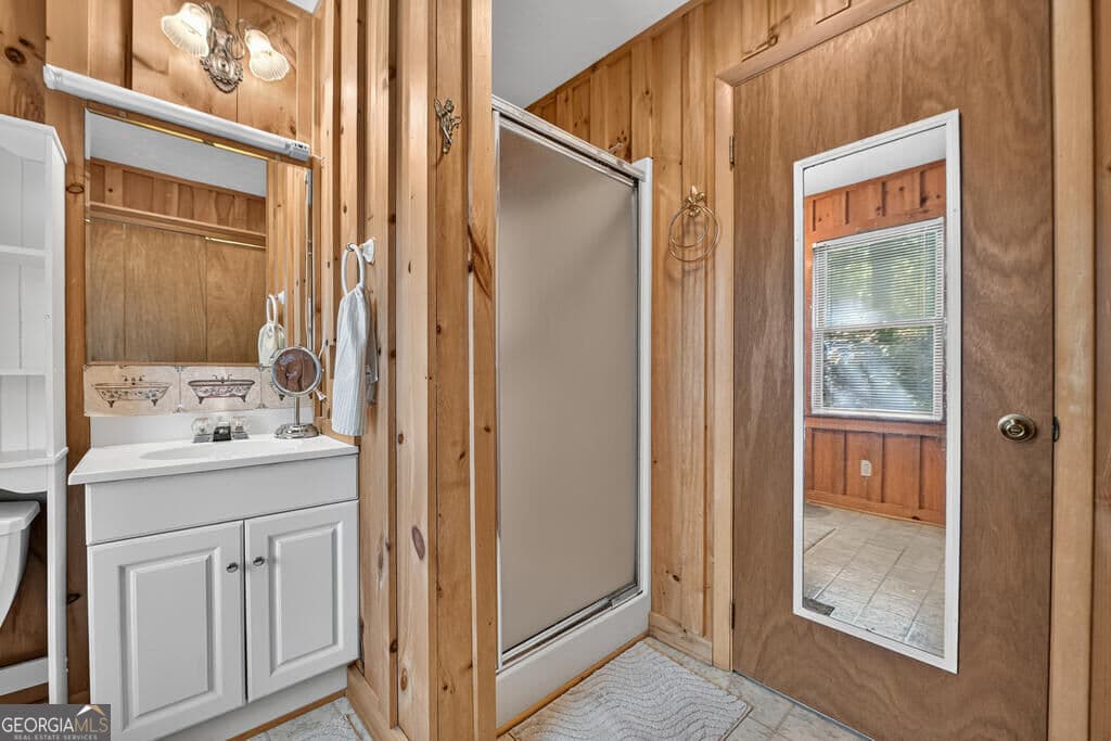 3 bedroom, 2 bathroom, 960 sq ft cabin,single family residence for sale at 5 Tanglewood Lane, Blue Ridge, GA 30513 — photo 9
